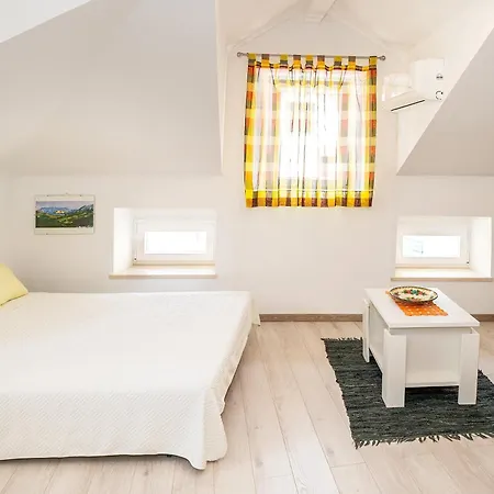 Ivo With Sea View Baška