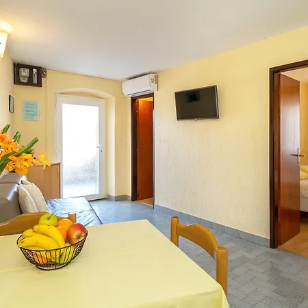 Ivo With Sea View Apartman