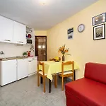 Ivo With Sea View Apartment *
